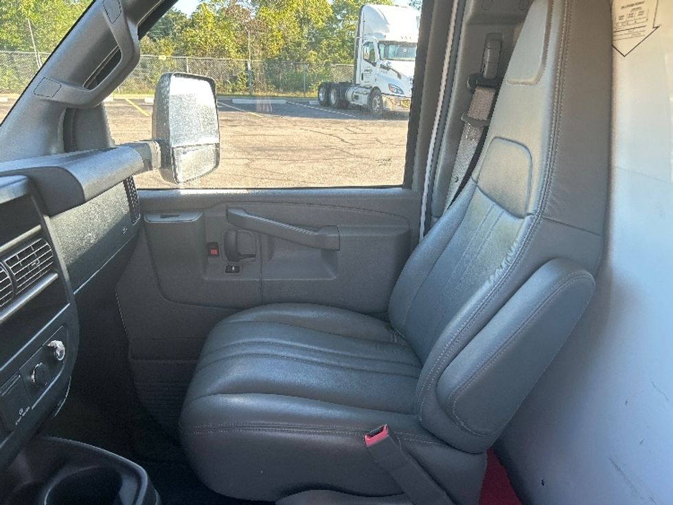 Light Duty Box Truck-Light and Medium Duty Trucks-GMC-2021-Savana G33903-Romulus-MI-129,377\n\t\tmiles-$ 24,250 - Image 19