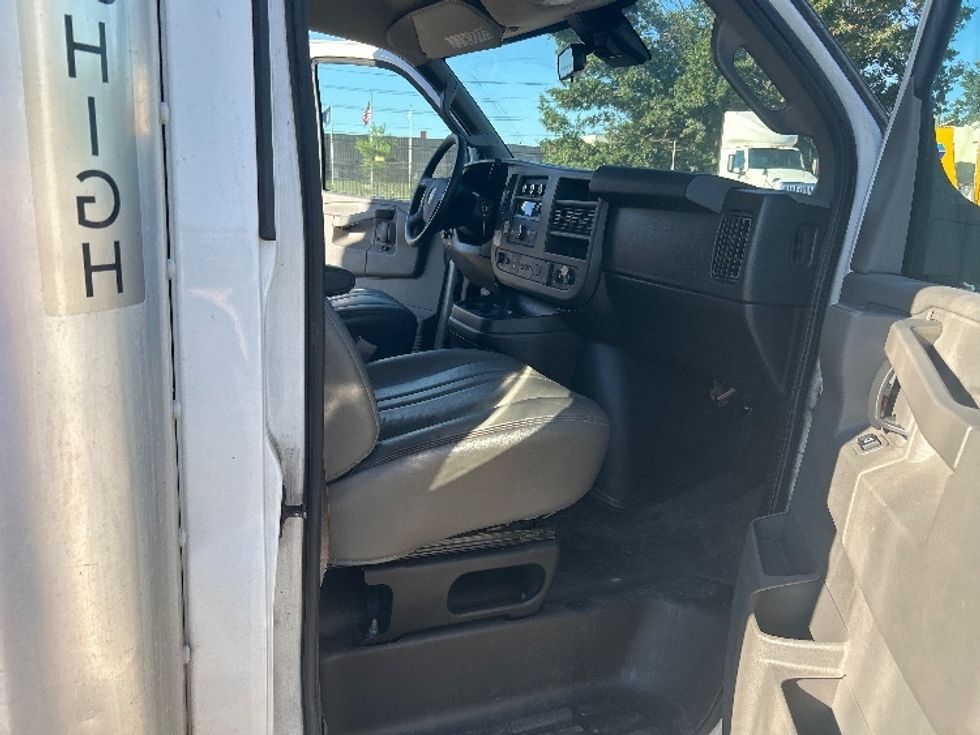 Light Duty Box Truck-Light and Medium Duty Trucks-GMC-2021-Savana G33903-Romulus-MI-129,377\n\t\tmiles-$ 24,250 - Image 20