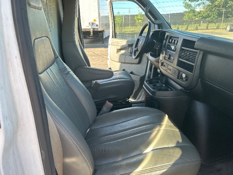 Light Duty Box Truck-Light and Medium Duty Trucks-GMC-2021-Savana G33903-Romulus-MI-129,377\n\t\tmiles-$ 24,250 - Image 22