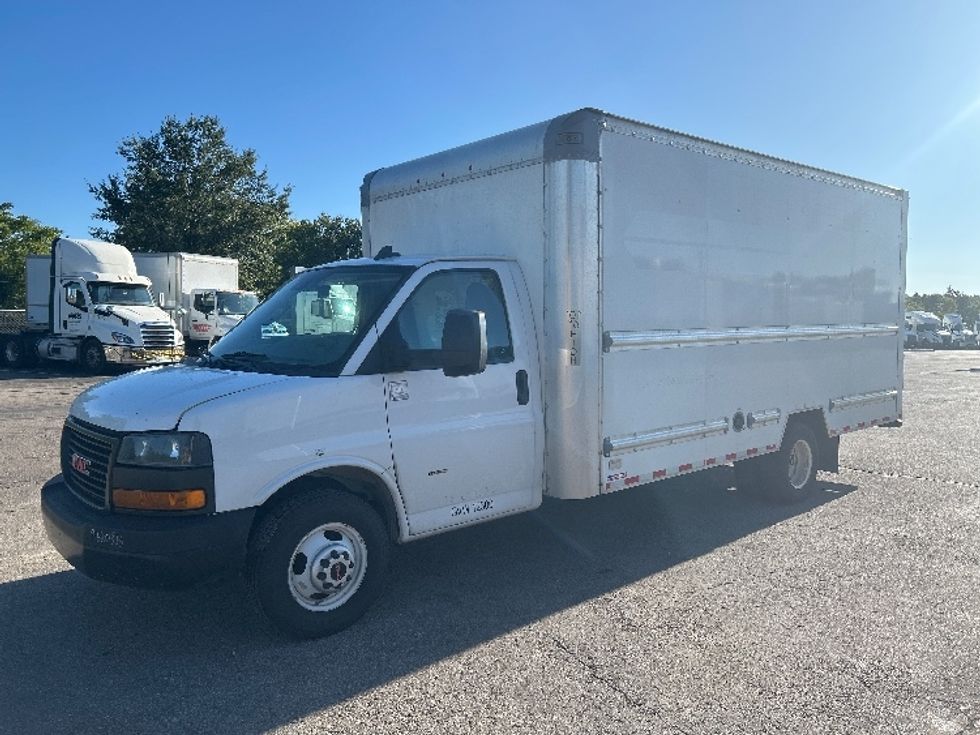 Light Duty Box Truck-Light and Medium Duty Trucks-GMC-2021-Savana G33903-Romulus-MI-129,377\n\t\tmiles-$ 24,250 - Image 3