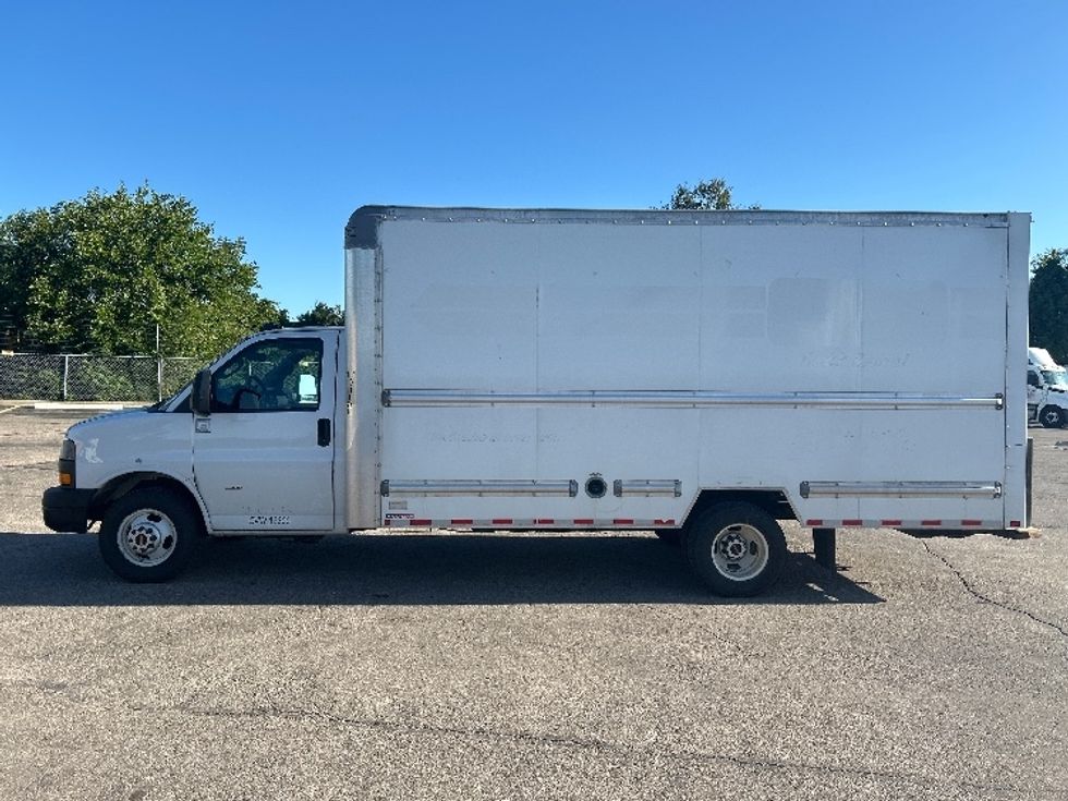 Light Duty Box Truck-Light and Medium Duty Trucks-GMC-2021-Savana G33903-Romulus-MI-129,377\n\t\tmiles-$ 24,250 - Image 4