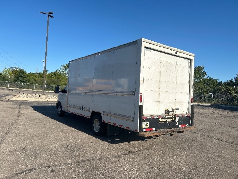Light Duty Box Truck-Light and Medium Duty Trucks-GMC-2021-Savana G33903-Romulus-MI-129,377\n\t\tmiles-$ 24,250 - Image 6