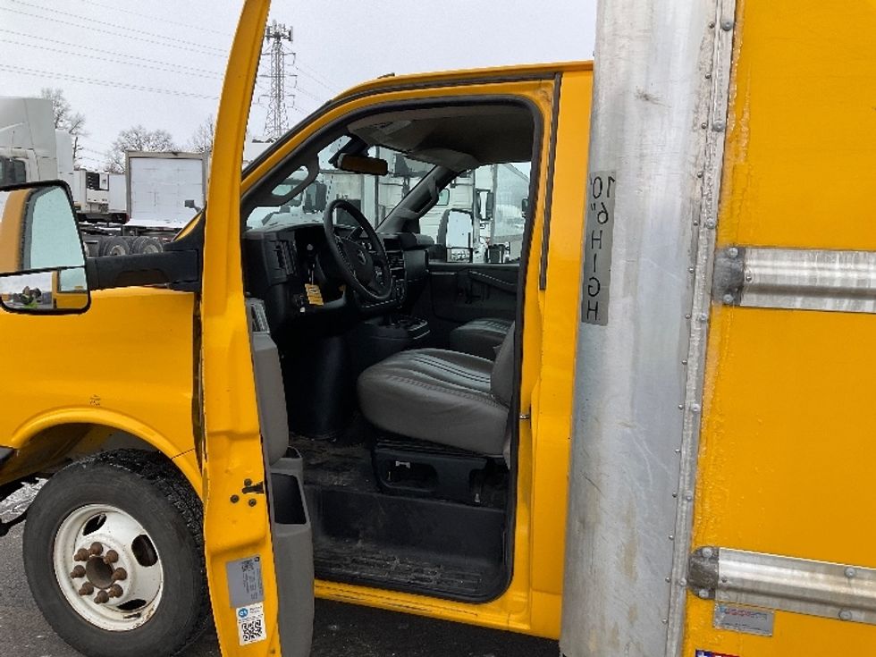 Light Duty Box Truck-Light and Medium Duty Trucks-GMC-2021-Savana G33903-Romulus-MI-96,774\n\t\tmiles-$ 26,500 - Image 16