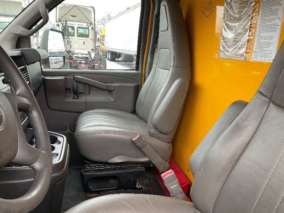 Light Duty Box Truck-Light and Medium Duty Trucks-GMC-2021-Savana G33903-Romulus-MI-96,774\n\t\tmiles-$ 26,500 - Image 19