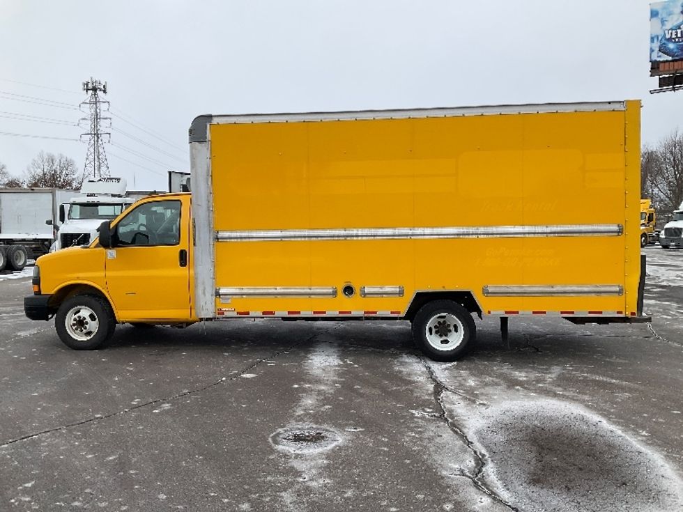 Light Duty Box Truck-Light and Medium Duty Trucks-GMC-2021-Savana G33903-Romulus-MI-96,774\n\t\tmiles-$ 26,500 - Image 4