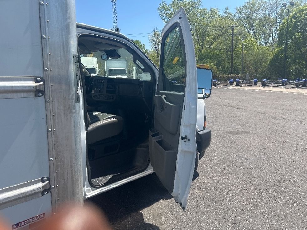 Light Duty Box Truck-Light and Medium Duty Trucks-GMC-2021-Savana G33903-Roseville-MN-107,234\n\t\tmiles-$ 27,750 - Image 20