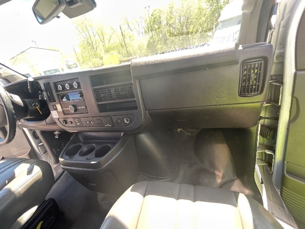 Light Duty Box Truck-Light and Medium Duty Trucks-GMC-2021-Savana G33903-Roseville-MN-107,234\n\t\tmiles-$ 27,750 - Image 21