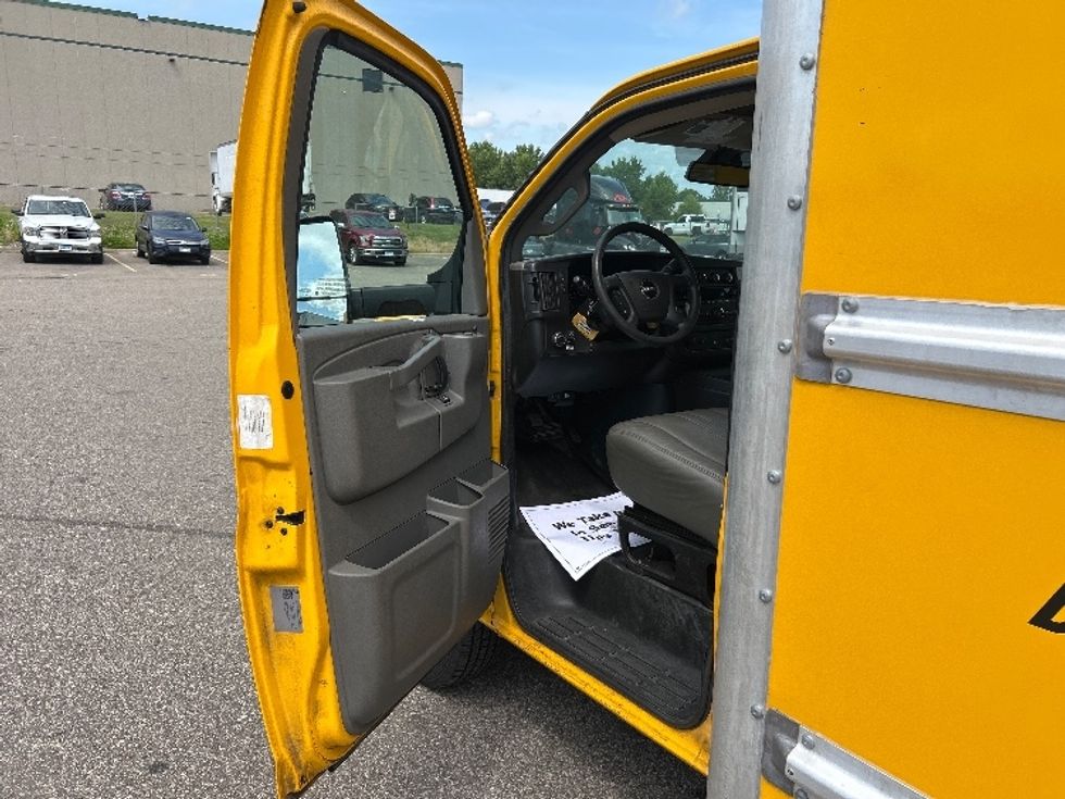 Light Duty Box Truck-Light and Medium Duty Trucks-GMC-2021-Savana G33903-Roseville-MN-76,173\n\t\tmiles-$ 28,000 - Image 15