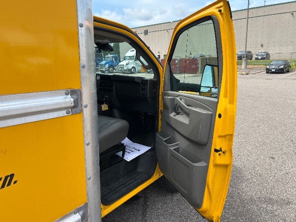 Light Duty Box Truck-Light and Medium Duty Trucks-GMC-2021-Savana G33903-Roseville-MN-76,173\n\t\tmiles-$ 28,000 - Image 19