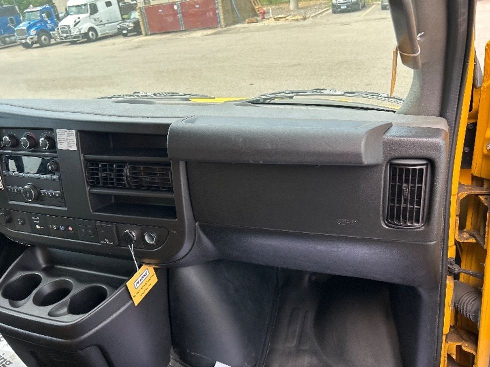 Light Duty Box Truck-Light and Medium Duty Trucks-GMC-2021-Savana G33903-Roseville-MN-76,173\n\t\tmiles-$ 28,000 - Image 20