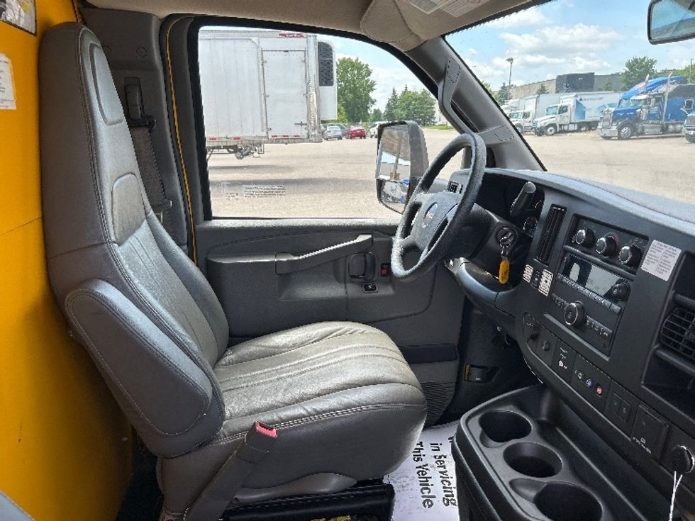 Light Duty Box Truck-Light and Medium Duty Trucks-GMC-2021-Savana G33903-Roseville-MN-76,173\n\t\tmiles-$ 28,000 - Image 21