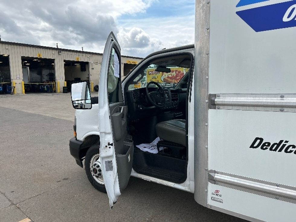 Light Duty Box Truck-Light and Medium Duty Trucks-GMC-2021-Savana G33903-Roseville-MN-77,970\n\t\tmiles-$ 32,500 - Image 15