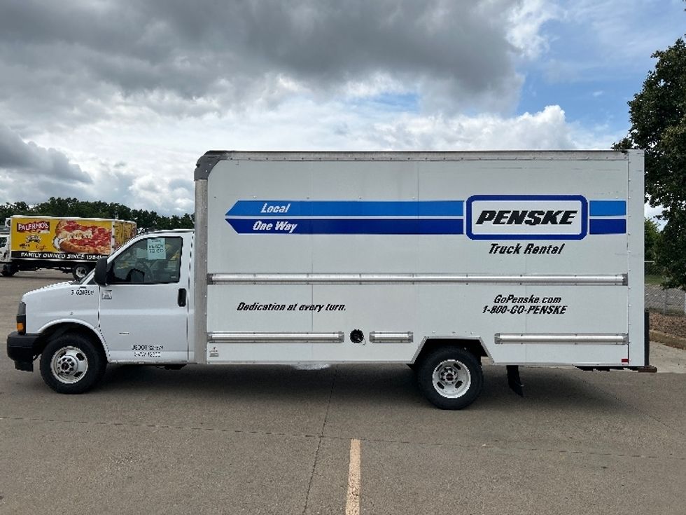 Light Duty Box Truck-Light and Medium Duty Trucks-GMC-2021-Savana G33903-Roseville-MN-77,970\n\t\tmiles-$ 32,500 - Image 4