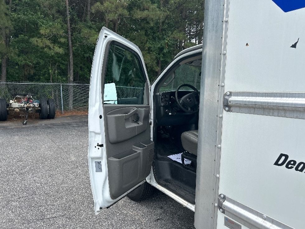 Light Duty Box Truck-Light and Medium Duty Trucks-GMC-2021-Savana G33903-Roseville-MN-85,381\n\t\tmiles-$ 30,750 - Image 16