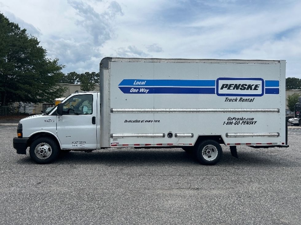 Light Duty Box Truck-Light and Medium Duty Trucks-GMC-2021-Savana G33903-Roseville-MN-85,381\n\t\tmiles-$ 30,750 - Image 4