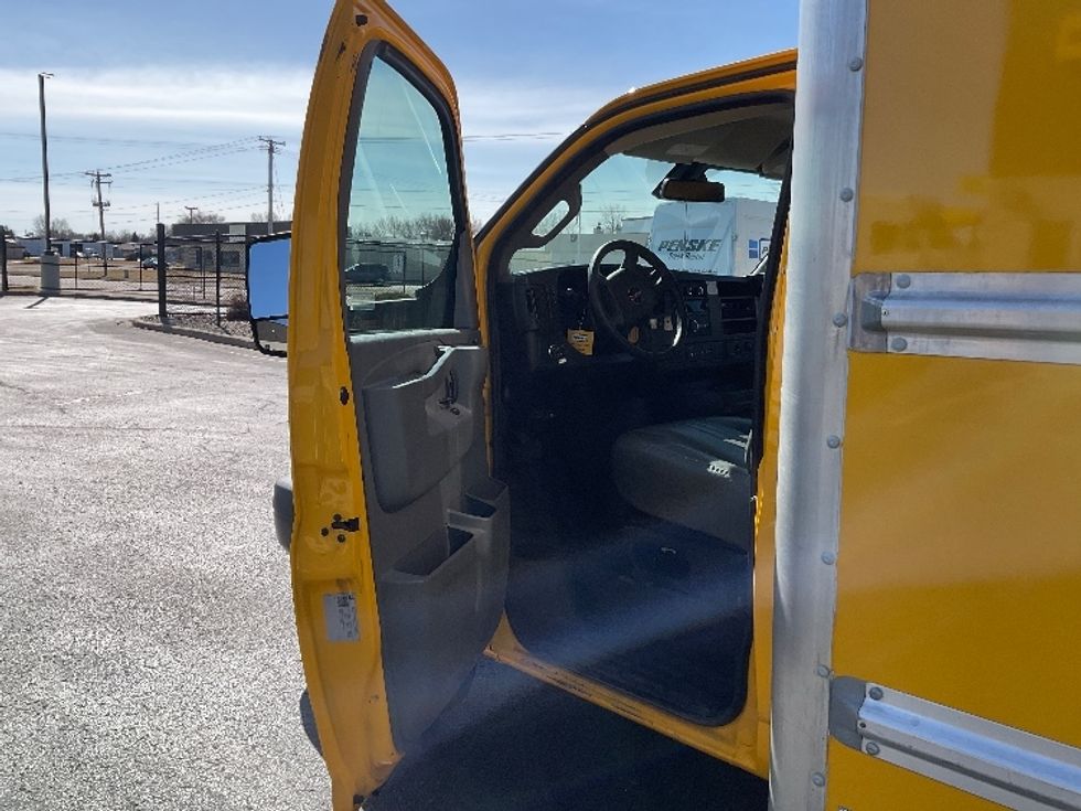 Light Duty Box Truck-Light and Medium Duty Trucks-GMC-2021-Savana G33903-Rothschild-WI-105,046\n\t\tmiles-$ 27,000 - Image 14