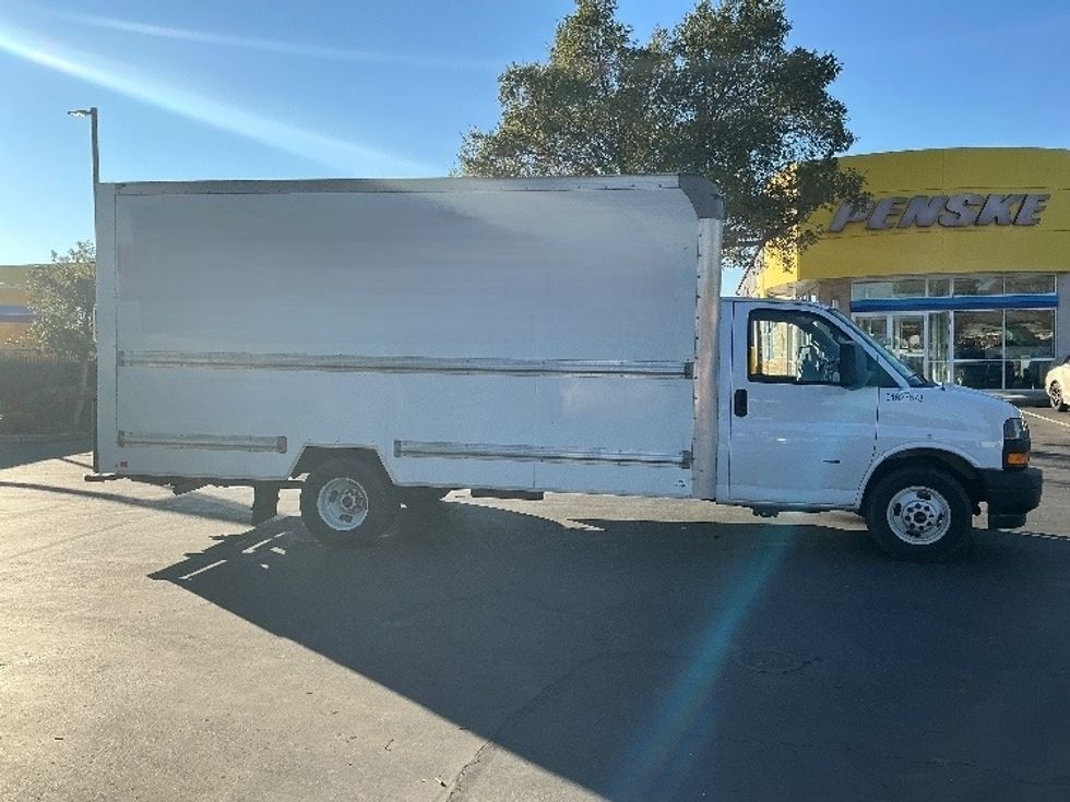 Light Duty Box Truck-Light and Medium Duty Trucks-GMC-2021-Savana G33903-Sacramento-CA-107,453\n\t\tmiles-$ 29,750 - Image 15