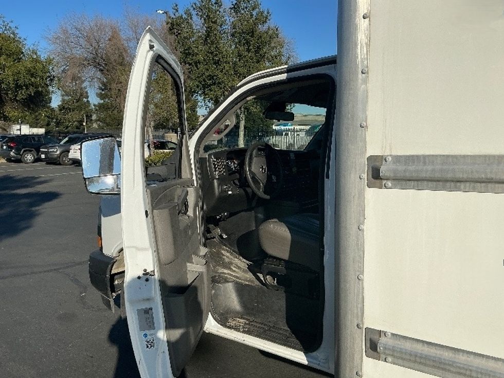 Light Duty Box Truck-Light and Medium Duty Trucks-GMC-2021-Savana G33903-Sacramento-CA-107,453\n\t\tmiles-$ 29,750 - Image 16