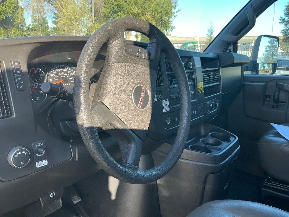 Light Duty Box Truck-Light and Medium Duty Trucks-GMC-2021-Savana G33903-Sacramento-CA-107,453\n\t\tmiles-$ 29,750 - Image 17