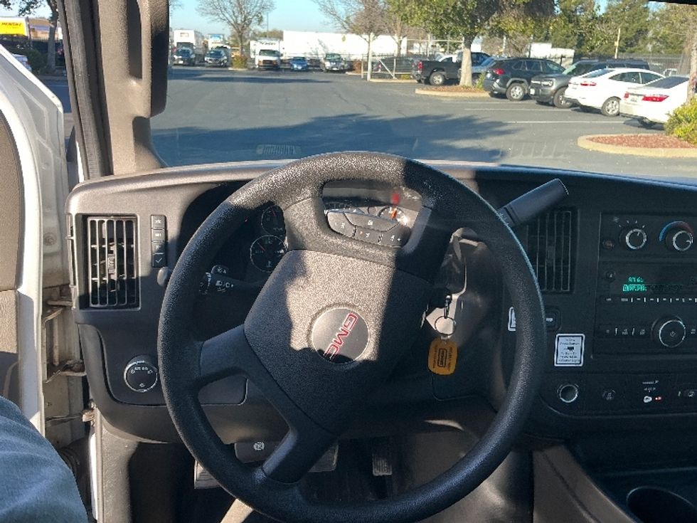 Light Duty Box Truck-Light and Medium Duty Trucks-GMC-2021-Savana G33903-Sacramento-CA-107,453\n\t\tmiles-$ 29,750 - Image 18