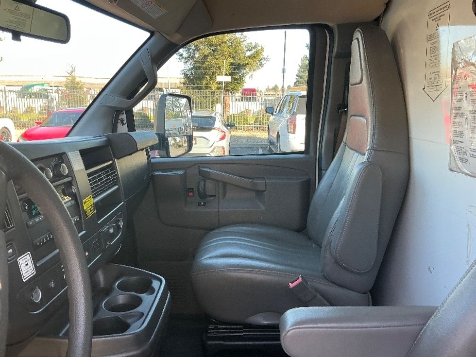 Light Duty Box Truck-Light and Medium Duty Trucks-GMC-2021-Savana G33903-Sacramento-CA-107,453\n\t\tmiles-$ 29,750 - Image 19