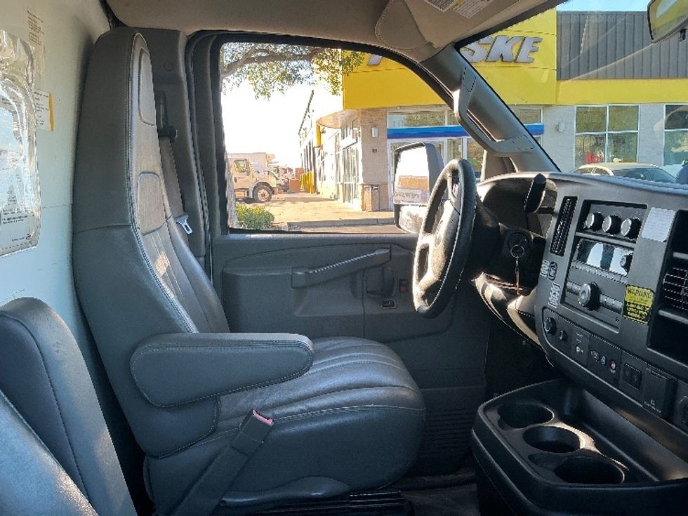 Light Duty Box Truck-Light and Medium Duty Trucks-GMC-2021-Savana G33903-Sacramento-CA-107,453\n\t\tmiles-$ 29,750 - Image 22