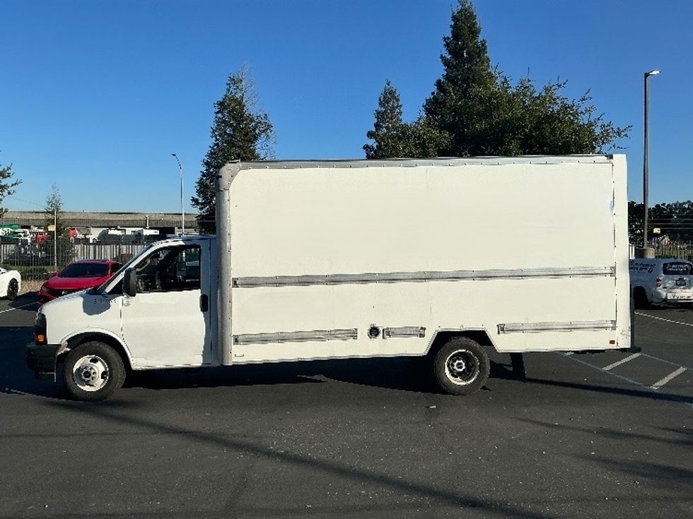 Light Duty Box Truck-Light and Medium Duty Trucks-GMC-2021-Savana G33903-Sacramento-CA-107,453\n\t\tmiles-$ 29,750 - Image 4