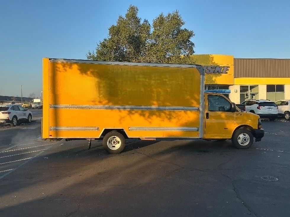 Light Duty Box Truck-Light and Medium Duty Trucks-GMC-2021-Savana G33903-Sacramento-CA-111,392\n\t\tmiles-$ 26,250 - Image 15