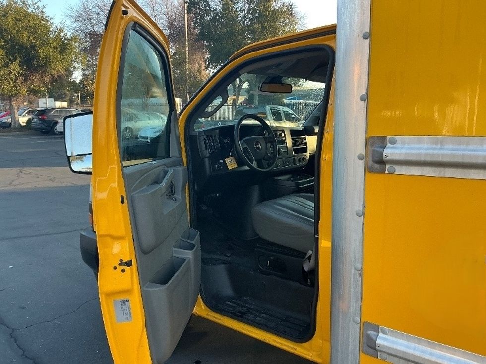 Light Duty Box Truck-Light and Medium Duty Trucks-GMC-2021-Savana G33903-Sacramento-CA-111,392\n\t\tmiles-$ 26,250 - Image 16