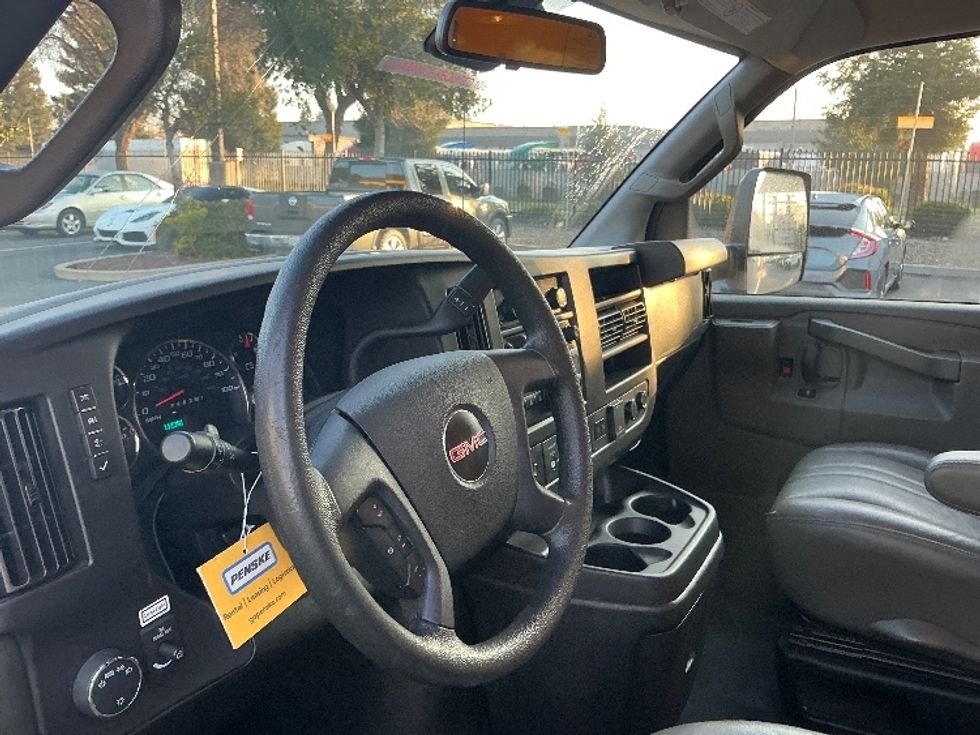 Light Duty Box Truck-Light and Medium Duty Trucks-GMC-2021-Savana G33903-Sacramento-CA-111,392\n\t\tmiles-$ 26,250 - Image 17