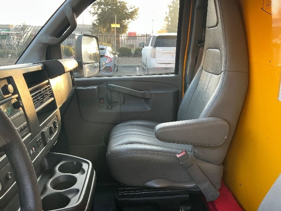 Light Duty Box Truck-Light and Medium Duty Trucks-GMC-2021-Savana G33903-Sacramento-CA-111,392\n\t\tmiles-$ 26,250 - Image 19