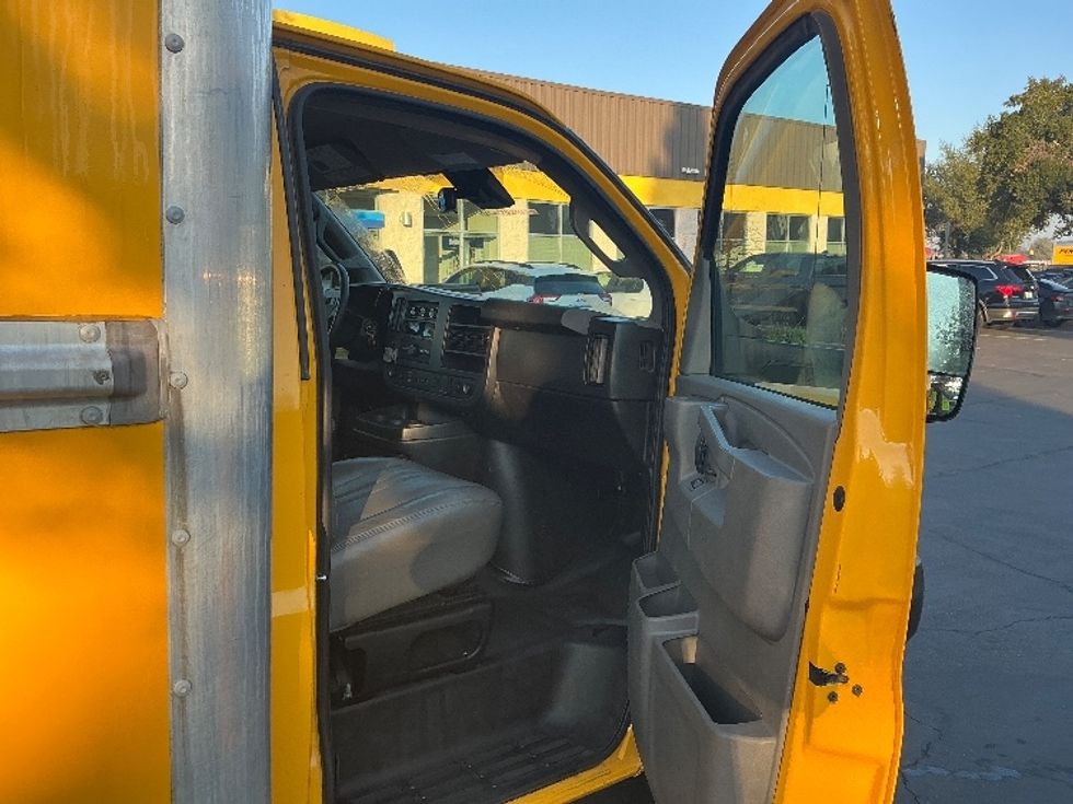 Light Duty Box Truck-Light and Medium Duty Trucks-GMC-2021-Savana G33903-Sacramento-CA-111,392\n\t\tmiles-$ 26,250 - Image 20