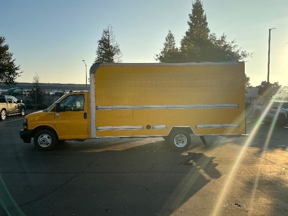 Light Duty Box Truck-Light and Medium Duty Trucks-GMC-2021-Savana G33903-Sacramento-CA-111,392\n\t\tmiles-$ 26,250 - Image 4