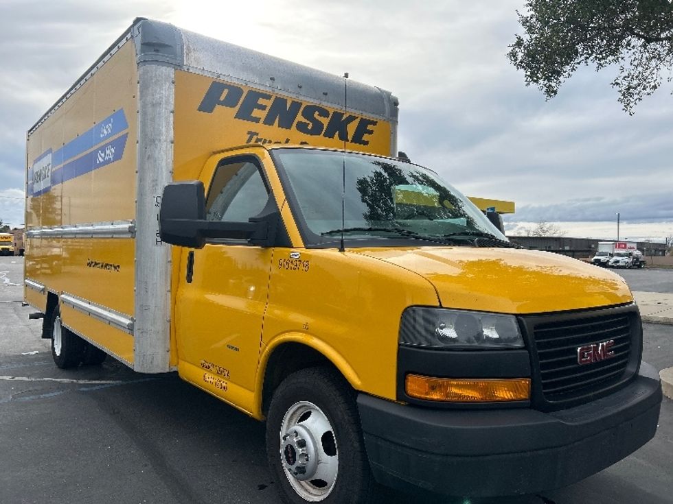 Light Duty Box Truck-Light and Medium Duty Trucks-GMC-2021-Savana G33903-Sacramento-CA-112,642\n\t\tmiles-$ 26,250 - Image 1