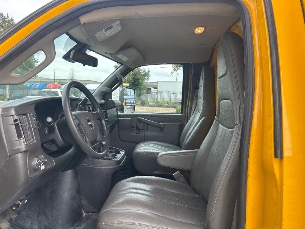 Light Duty Box Truck-Light and Medium Duty Trucks-GMC-2021-Savana G33903-Sacramento-CA-112,642\n\t\tmiles-$ 26,250 - Image 16