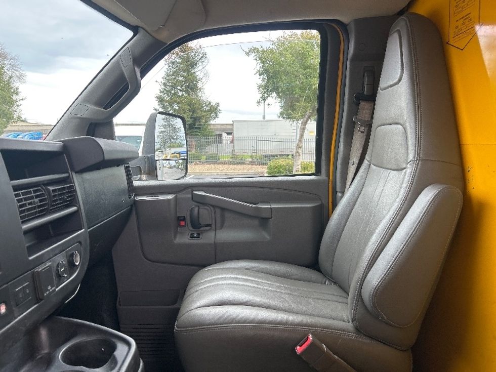 Light Duty Box Truck-Light and Medium Duty Trucks-GMC-2021-Savana G33903-Sacramento-CA-112,642\n\t\tmiles-$ 26,250 - Image 19