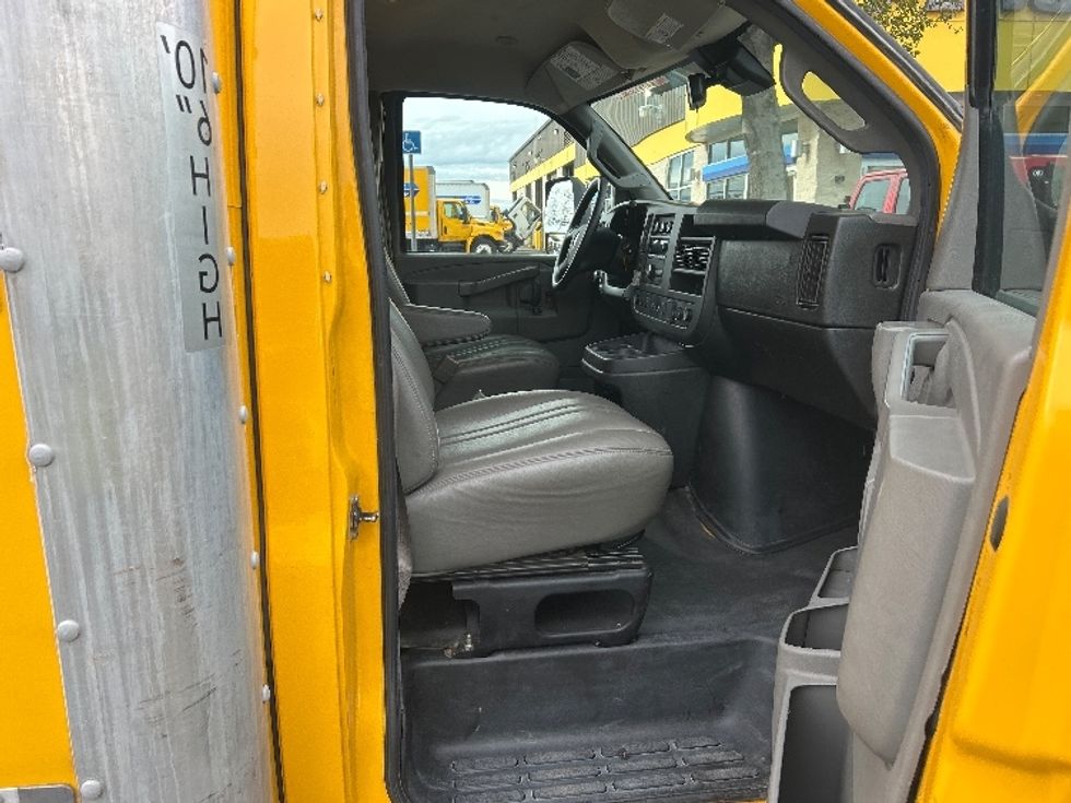 Light Duty Box Truck-Light and Medium Duty Trucks-GMC-2021-Savana G33903-Sacramento-CA-112,642\n\t\tmiles-$ 26,250 - Image 20