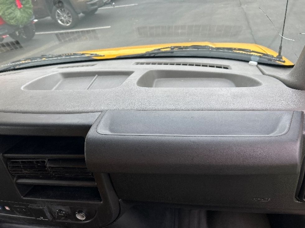 Light Duty Box Truck-Light and Medium Duty Trucks-GMC-2021-Savana G33903-Sacramento-CA-112,642\n\t\tmiles-$ 26,250 - Image 21