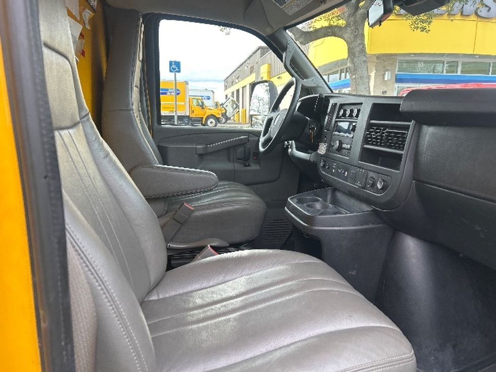 Light Duty Box Truck-Light and Medium Duty Trucks-GMC-2021-Savana G33903-Sacramento-CA-112,642\n\t\tmiles-$ 26,250 - Image 22