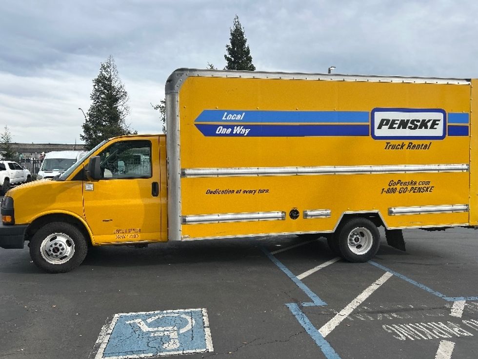 Light Duty Box Truck-Light and Medium Duty Trucks-GMC-2021-Savana G33903-Sacramento-CA-112,642\n\t\tmiles-$ 26,250 - Image 4