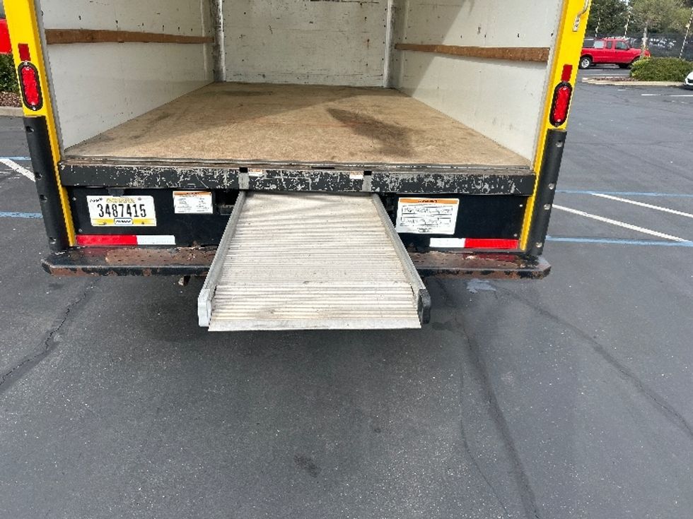 Light Duty Box Truck-Light and Medium Duty Trucks-GMC-2021-Savana G33903-Sacramento-CA-112,642\n\t\tmiles-$ 26,250 - Image 9