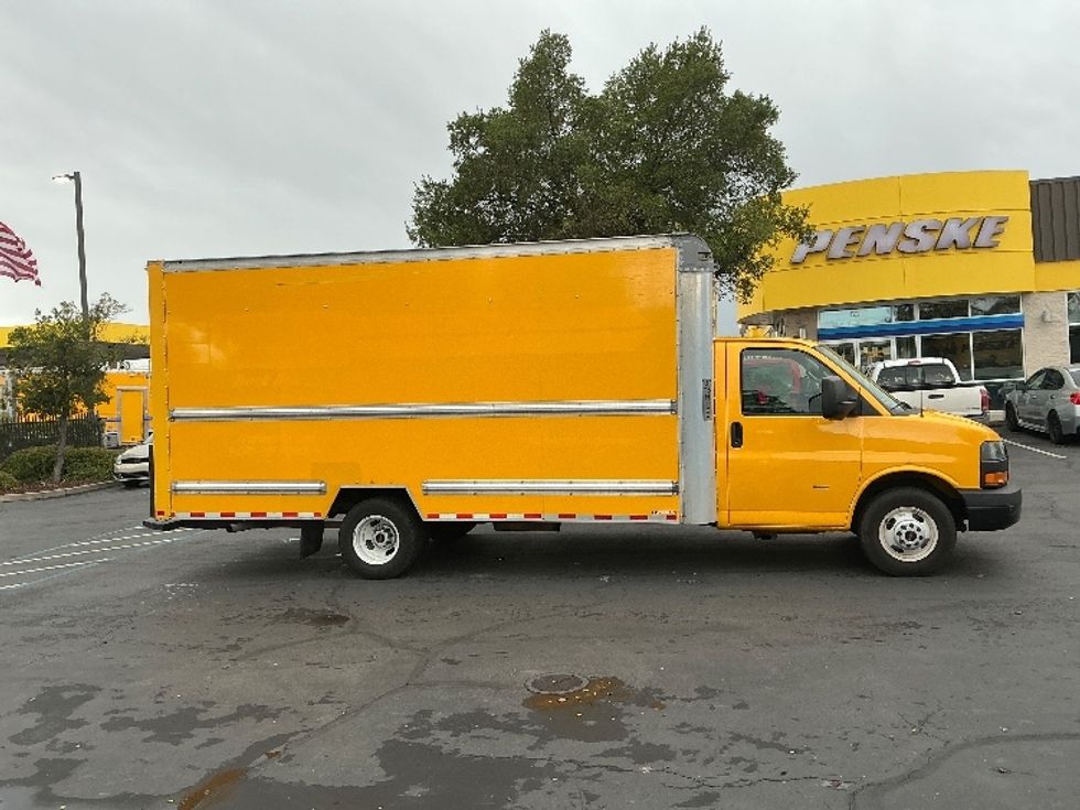 Light Duty Box Truck-Light and Medium Duty Trucks-GMC-2021-Savana G33903-Sacramento-CA-124,123\n\t\tmiles-$ 24,750 - Image 15