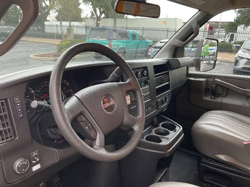 Light Duty Box Truck-Light and Medium Duty Trucks-GMC-2021-Savana G33903-Sacramento-CA-124,123\n\t\tmiles-$ 24,750 - Image 17
