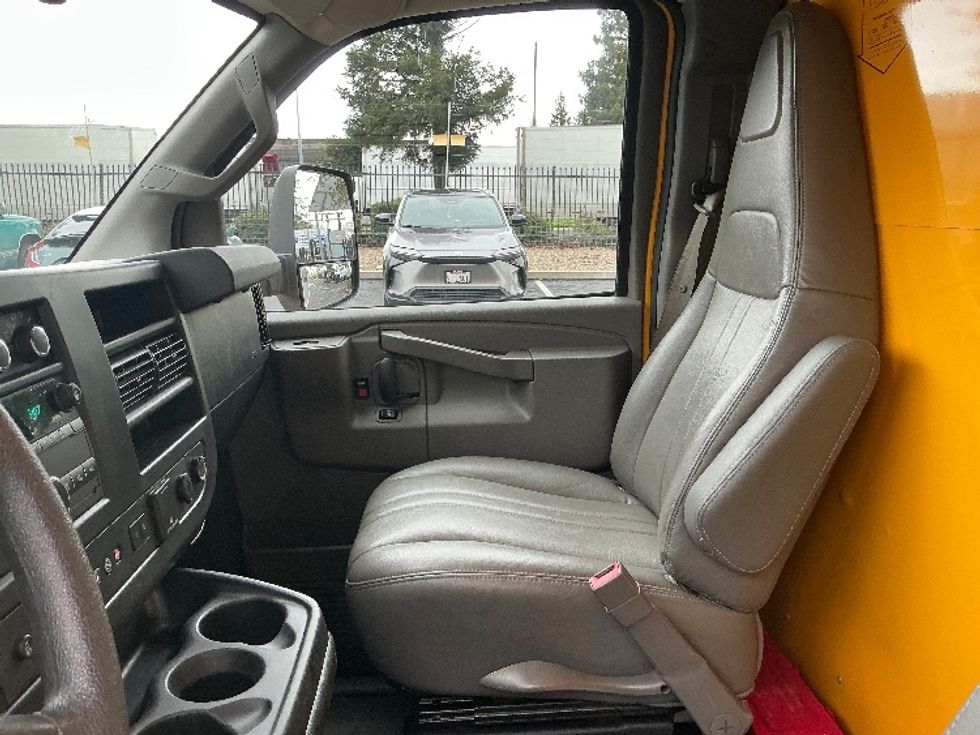 Light Duty Box Truck-Light and Medium Duty Trucks-GMC-2021-Savana G33903-Sacramento-CA-124,123\n\t\tmiles-$ 24,750 - Image 19