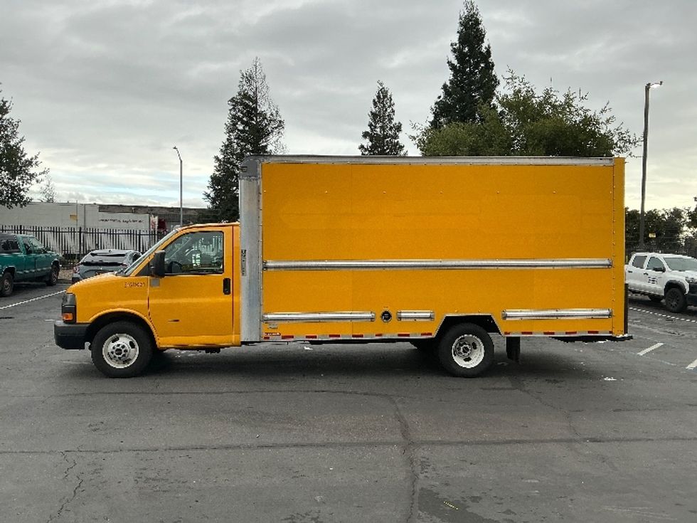 Light Duty Box Truck-Light and Medium Duty Trucks-GMC-2021-Savana G33903-Sacramento-CA-124,123\n\t\tmiles-$ 24,750 - Image 4