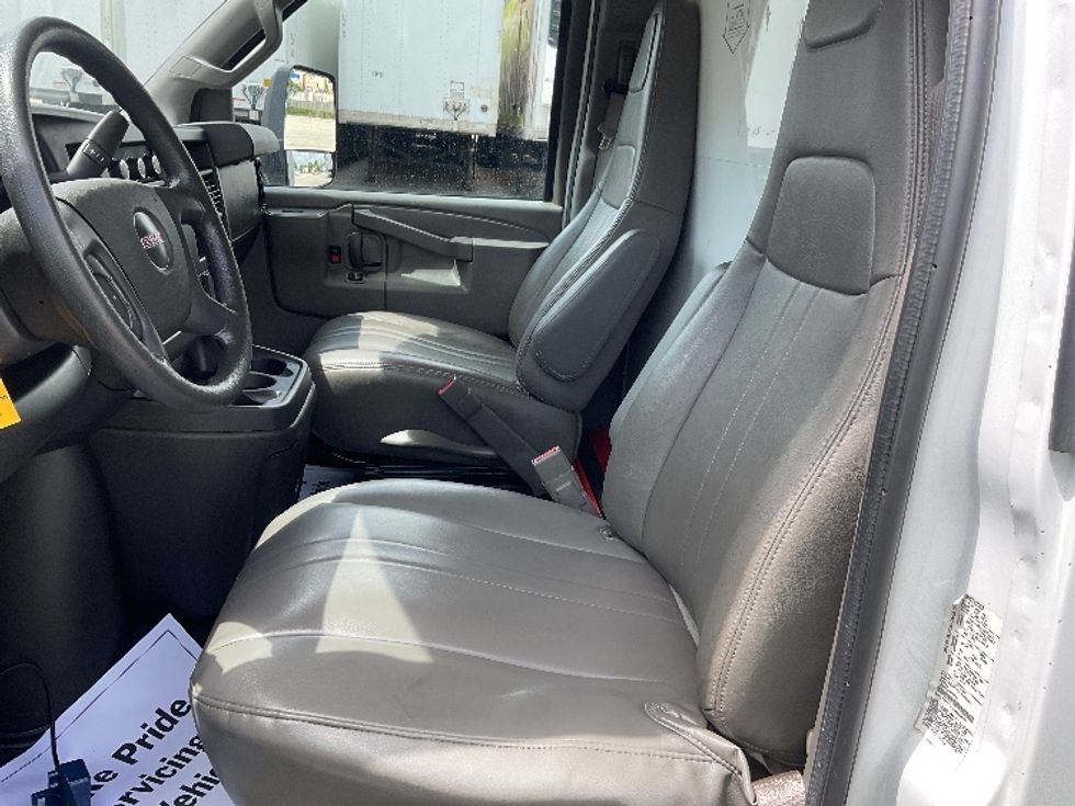 Light Duty Box Truck-Light and Medium Duty Trucks-GMC-2021-Savana G33903-Sacramento-CA-85,376\n\t\tmiles-$ 32,500 - Image 19