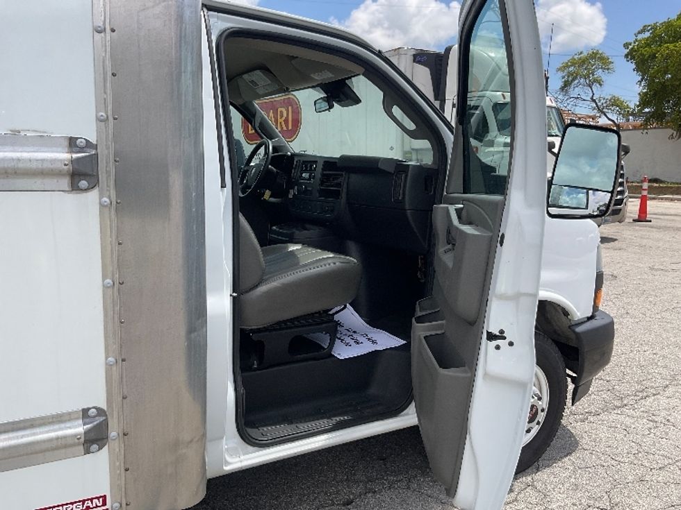 Light Duty Box Truck-Light and Medium Duty Trucks-GMC-2021-Savana G33903-Sacramento-CA-85,376\n\t\tmiles-$ 32,500 - Image 20