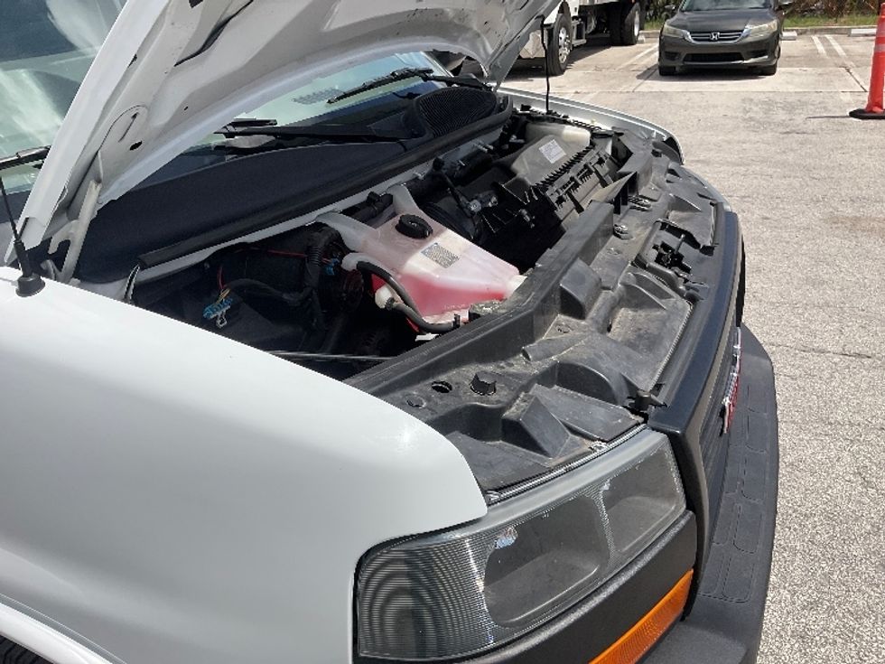 Light Duty Box Truck-Light and Medium Duty Trucks-GMC-2021-Savana G33903-Sacramento-CA-85,376\n\t\tmiles-$ 32,500 - Image 23