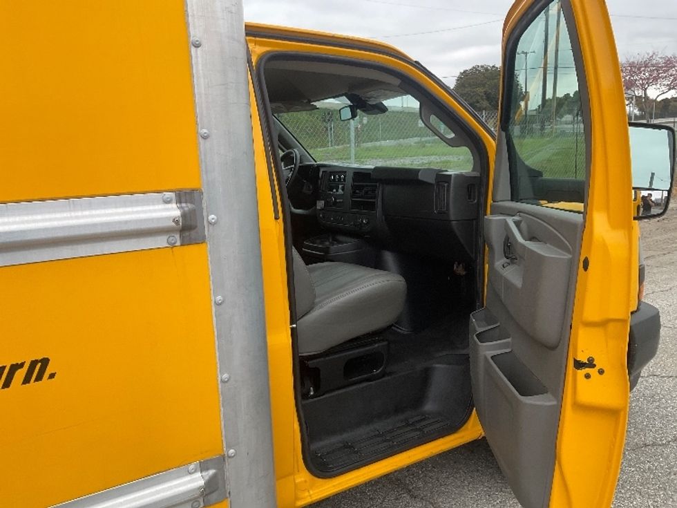 Light Duty Box Truck-Light and Medium Duty Trucks-GMC-2021-Savana G33903-Sacramento-CA-92,732\n\t\tmiles-$ 28,500 - Image 20