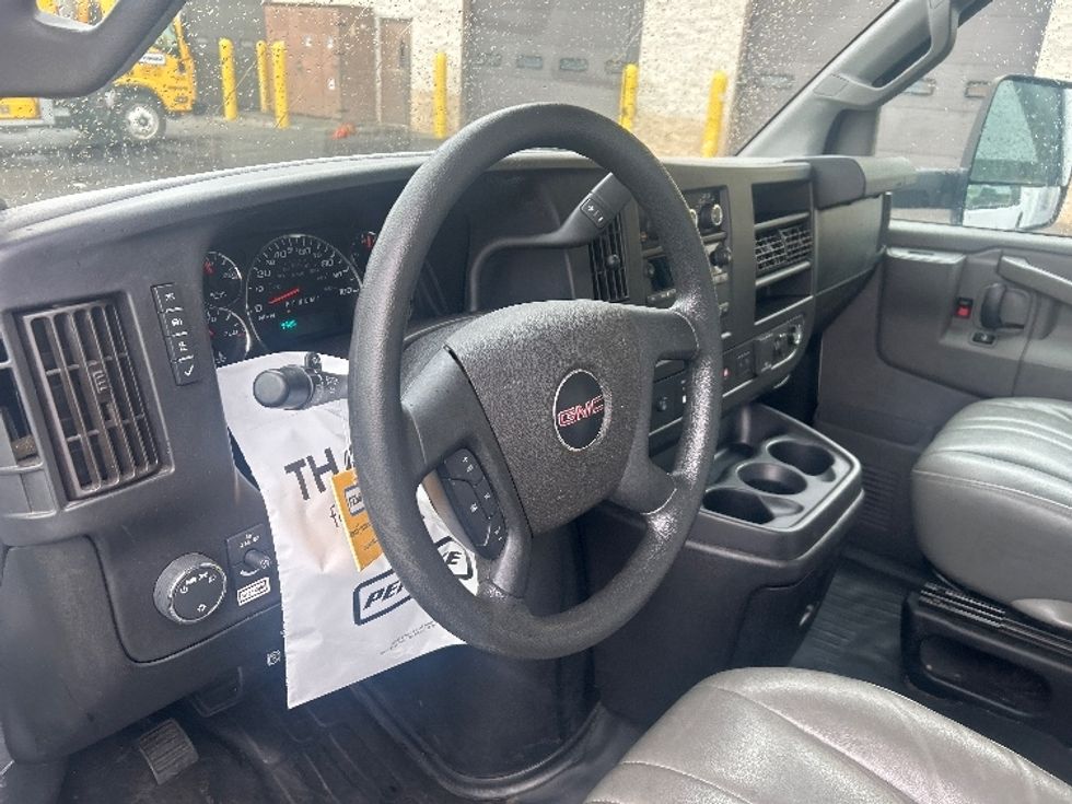 Light Duty Box Truck-Light and Medium Duty Trucks-GMC-2021-Savana G33903-Sacramento-CA-94,081\n\t\tmiles-$ 32,000 - Image 17